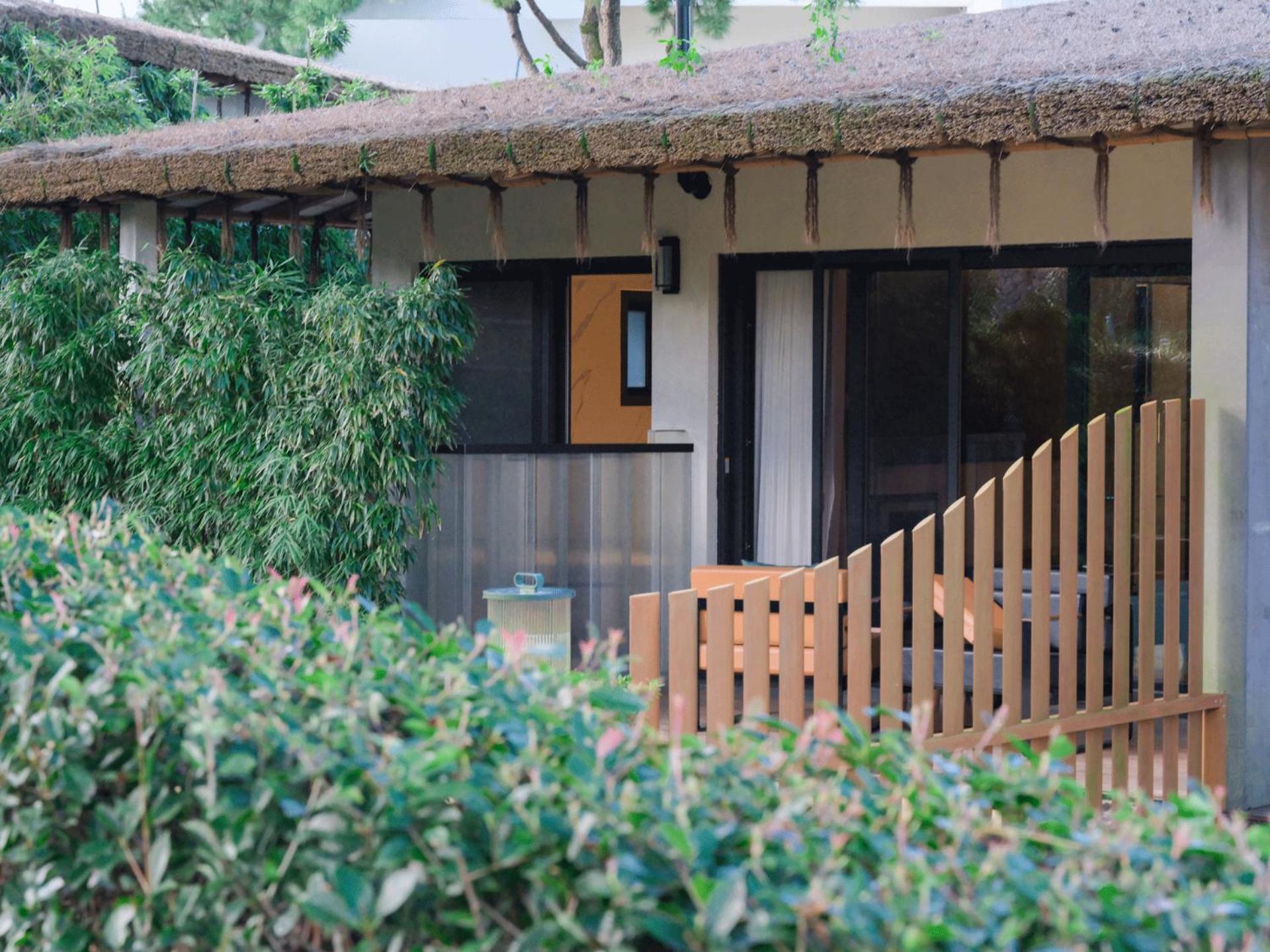 Amber Pure Hill Hotels & Resorts Jeju Exterior photo